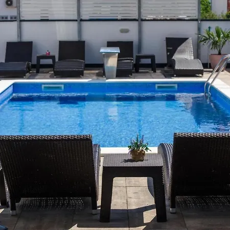 In Okrug Gornji With Sea View, Terrace, Air Conditioning, Wifi 5134-1 アパート トロギール