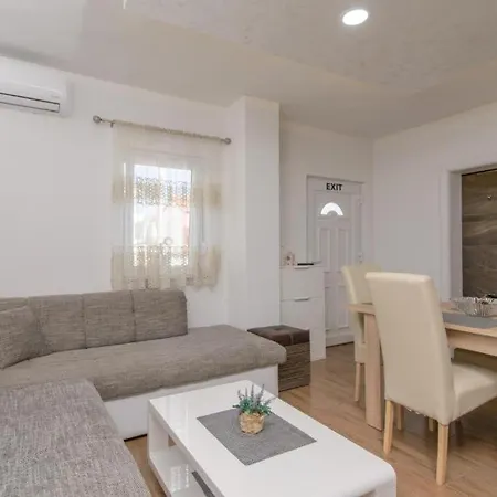 アパート In Okrug Gornji With Sea View, Terrace, Air Conditioning, Wifi 5134-1 トロギール