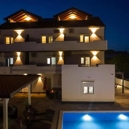 In Okrug Gornji With Sea View, Terrace, Air Conditioning, Wifi 5134-1 * トロギール