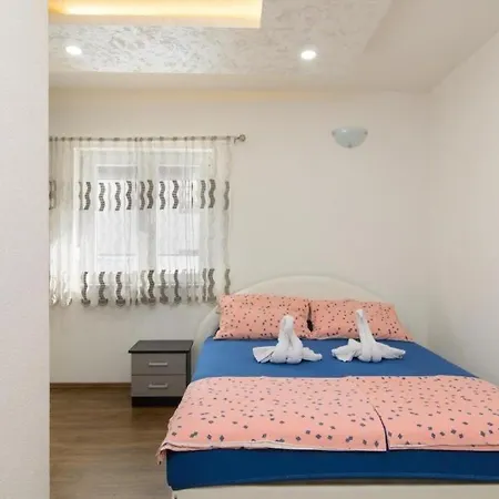 In Okrug Gornji With Sea View, Terrace, Air Conditioning, Wifi 5134-1 特罗吉尔