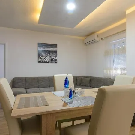 In Okrug Gornji With Sea View, Terrace, Air Conditioning, Wifi 5134-1 トロギール