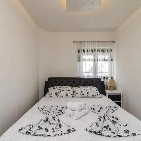 公寓 In Okrug Gornji With Sea View, Terrace, Air Conditioning, Wifi 5134-1 特罗吉尔