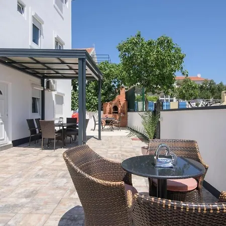 In Okrug Gornji With Sea View, Terrace, Air Conditioning, Wifi 5134-1 * 特罗吉尔