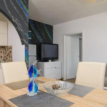 アパート In Okrug Gornji With Sea View, Terrace, Air Conditioning, Wifi 5134-1 トロギール