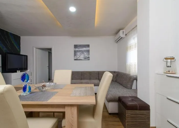 In Okrug Gornji With Sea View, Terrace, Air Conditioning, Wifi 5134-1